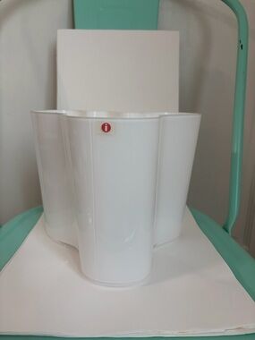 Alvar Aalto Iittala Savoy Signed White Art Glass Mid Century Modern Vase 6.25”H